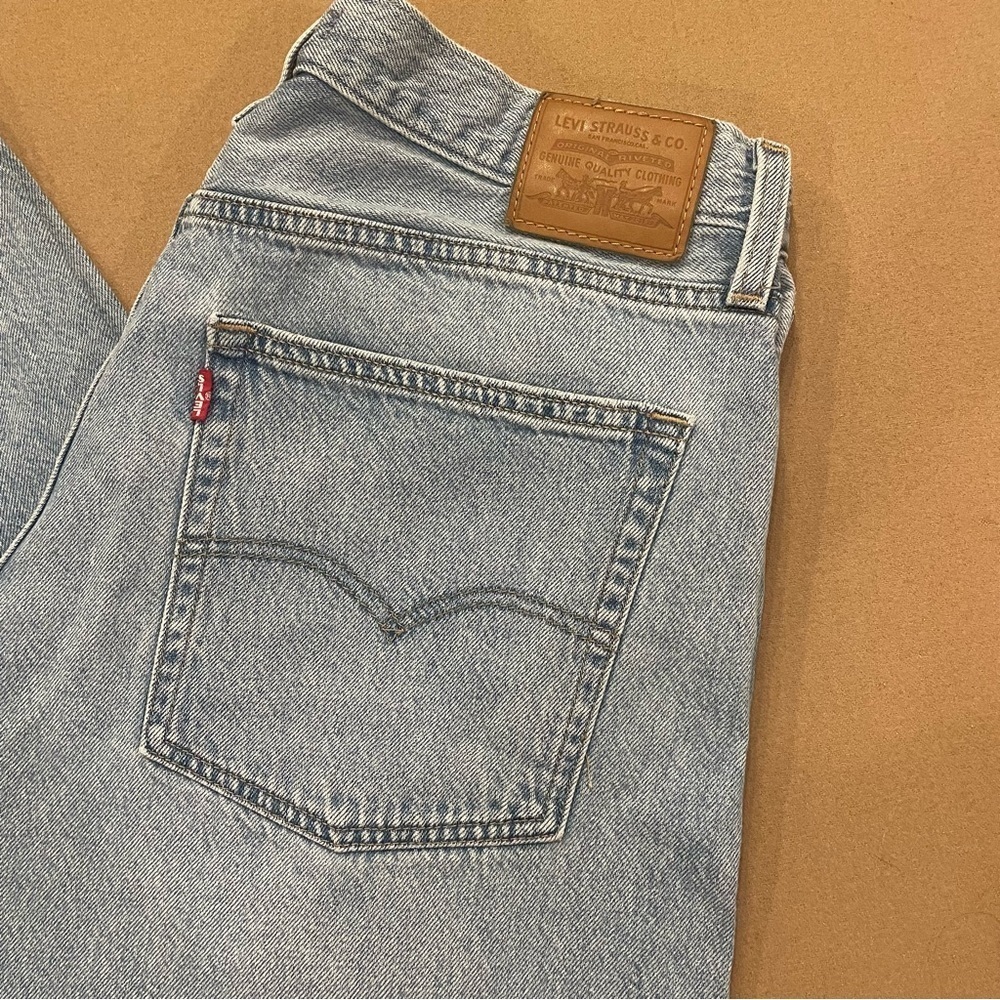 Women’s Levi’s Premium Baggy Dad Jeans Light Wash Distressed Size 32 - Picture 2 of 16